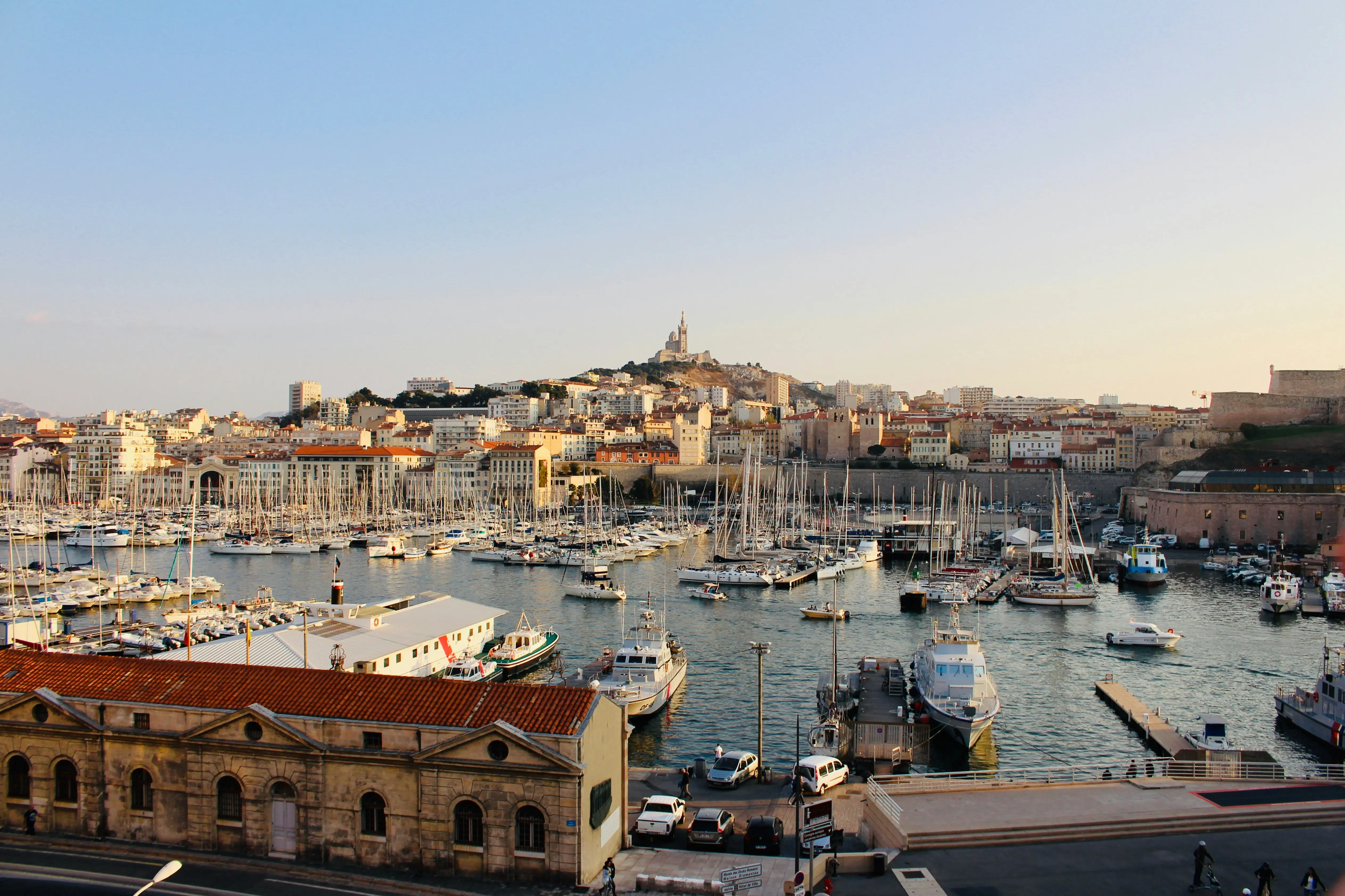 Échange d'appartement Marseille 2026 : guide complet pour vivre la cité phocéenne sans payer le loyer marseillais