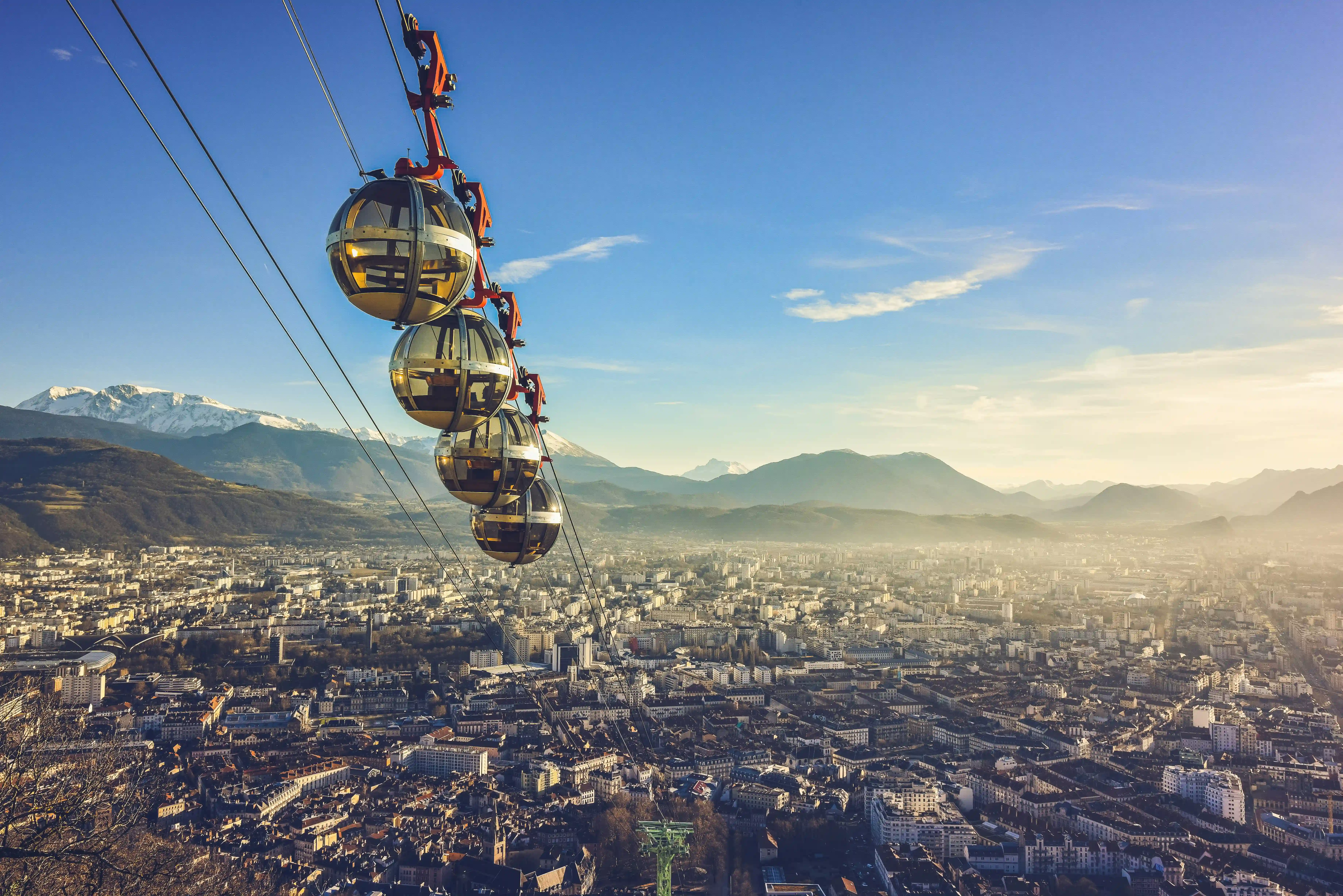 Échange d'appartement Grenoble 2026 : guide complet pour vivre la capitale des Alpes sans payer le loyer grenoblois
