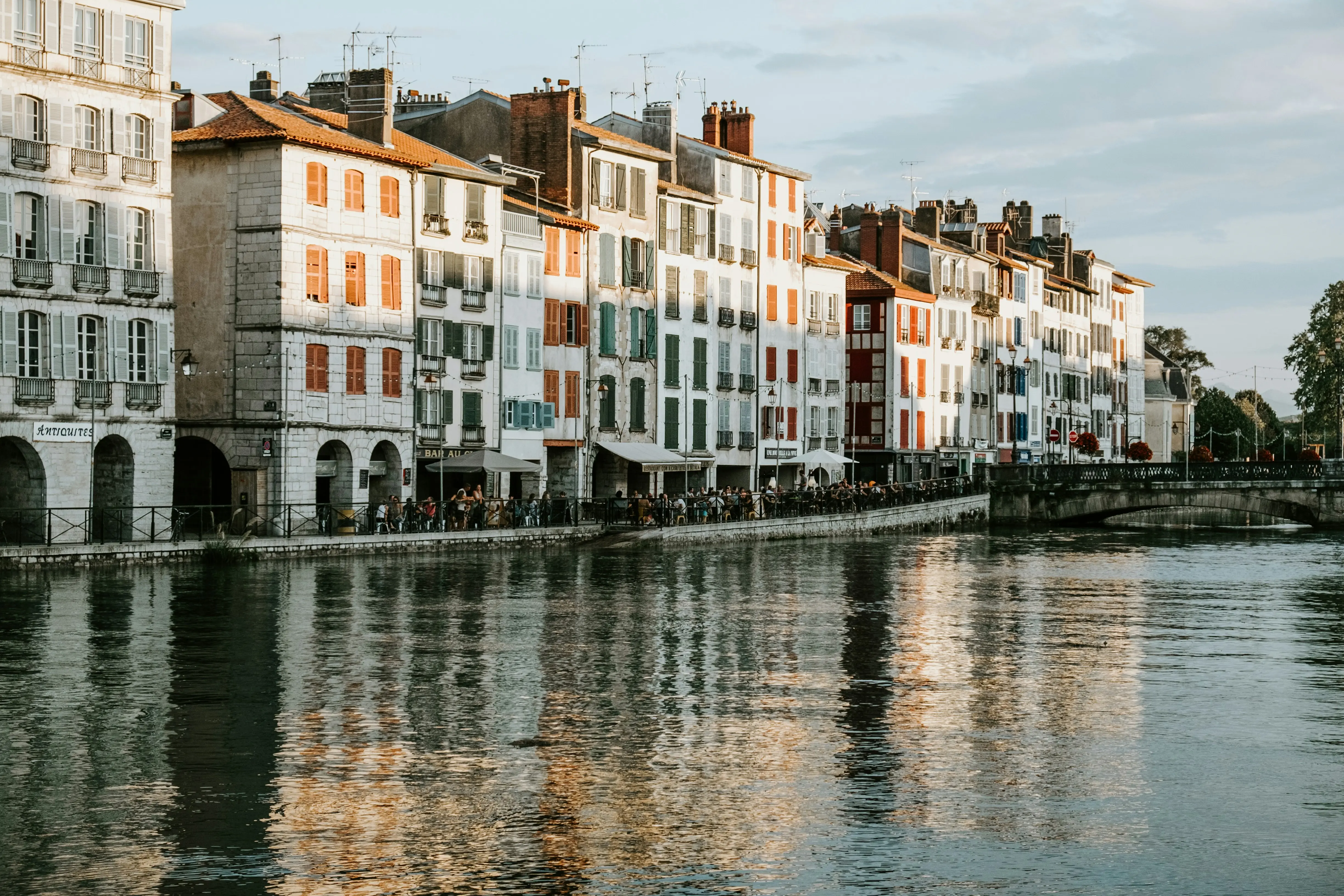 Échange appartement Bayonne 2026 : guide complet pour vivre la capitale du Pays basque sans payer le loyer bayonnais