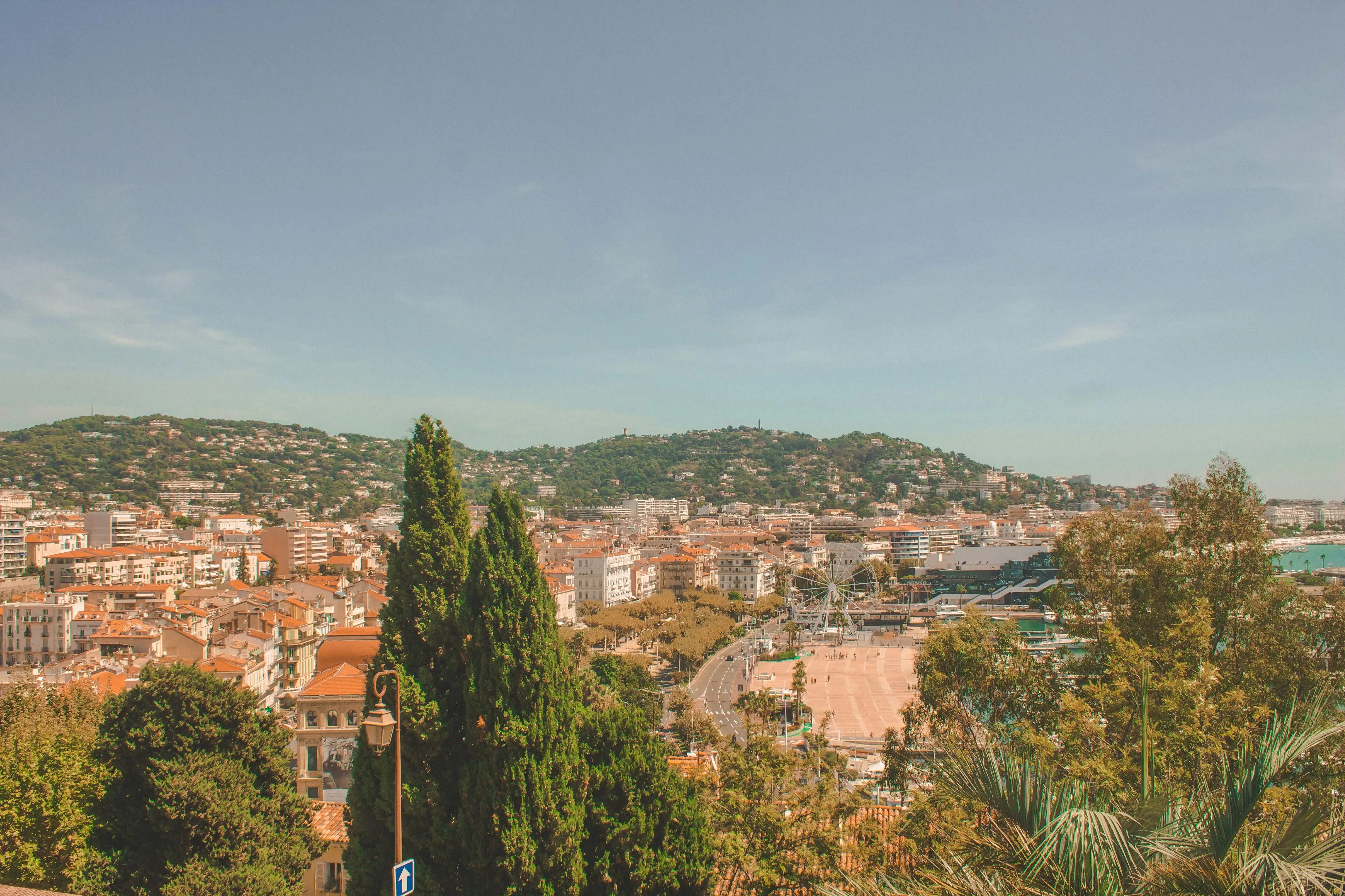 Échange appartement Cannes 2026 : guide complet pour vivre la Riviera sans payer le loyer cannois