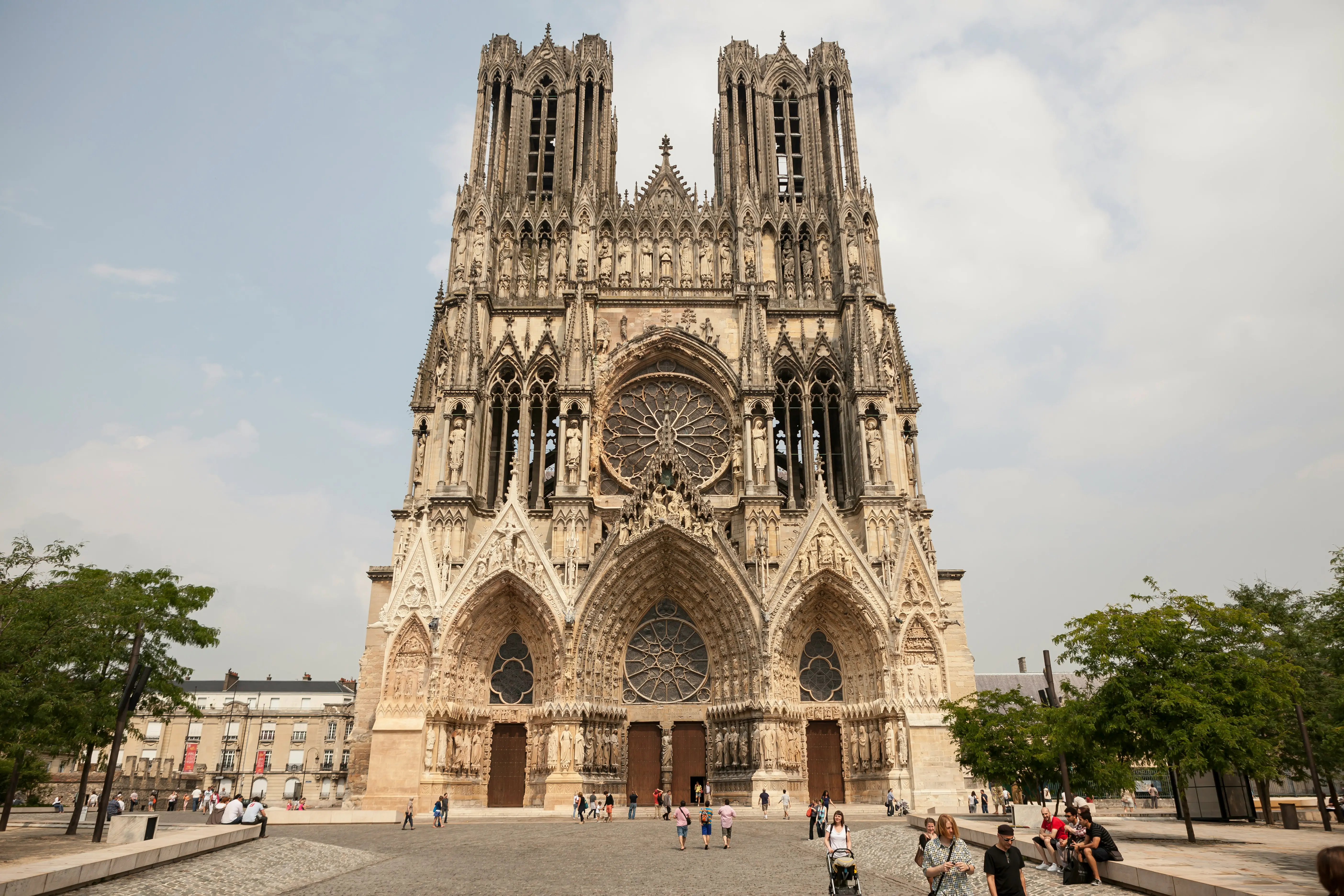 Échange appartement Reims 2026 : guide complet pour vivre la capitale du champagne sans payer le loyer rémois