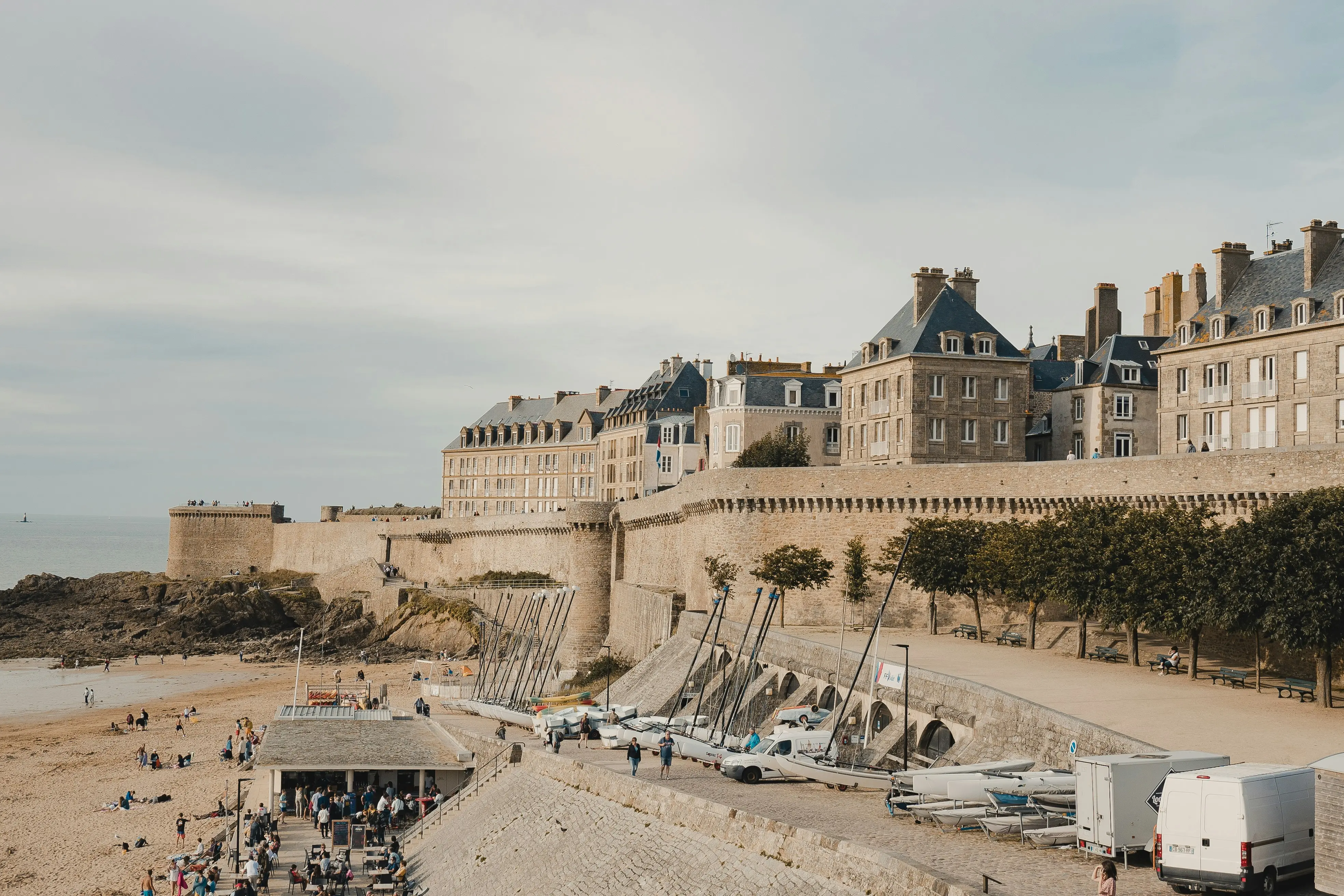 Échange appartement Saint-Malo 2026 : guide complet pour vivre la cité corsaire sans payer le loyer malouïn