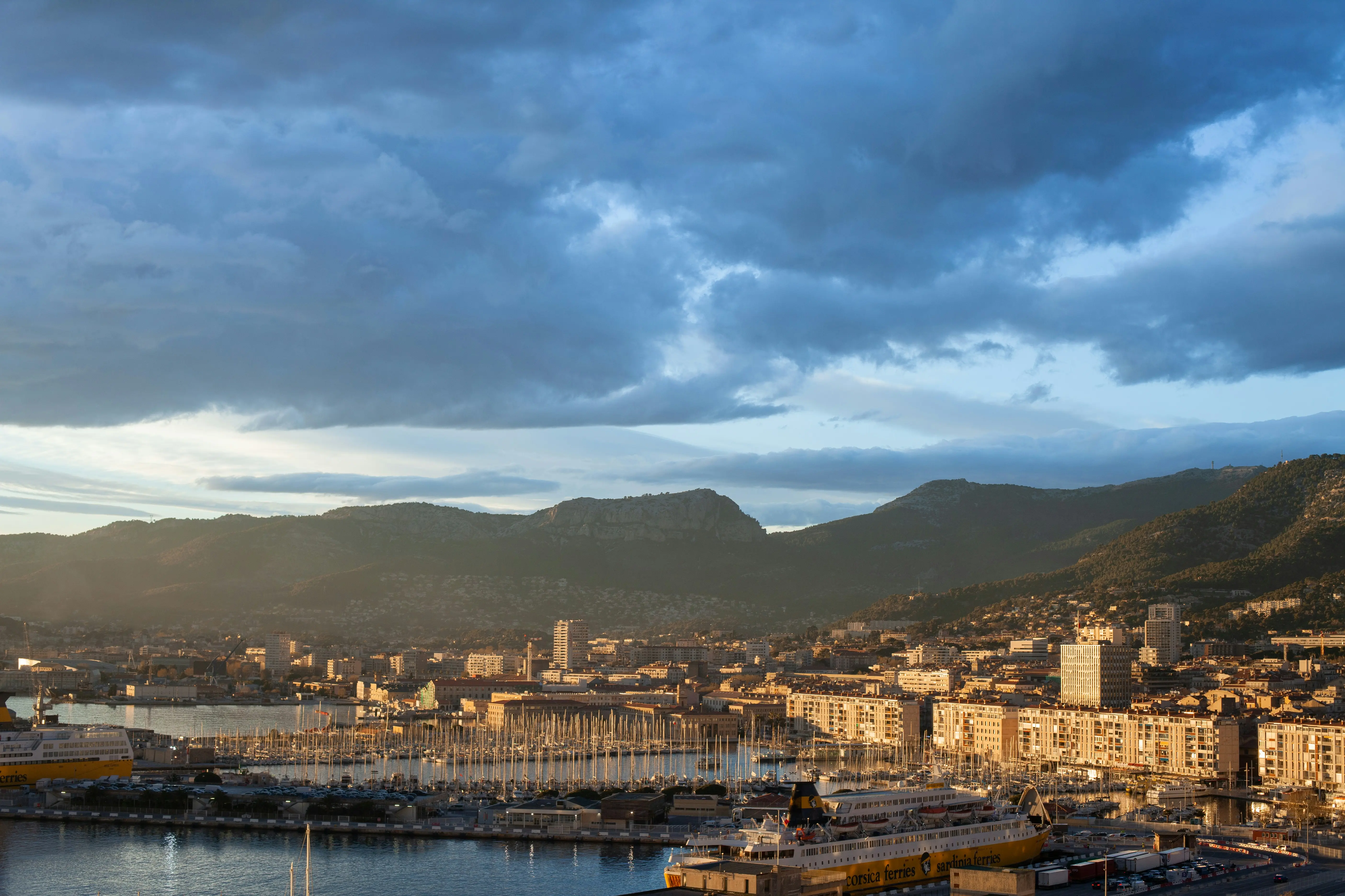 Échange d'appartement à Toulon : vivre comme un local en 2026