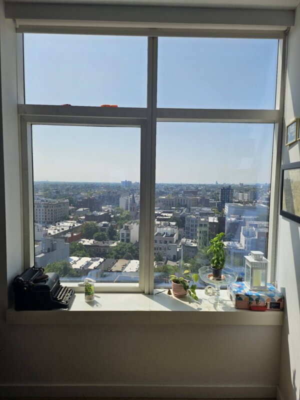 New York 🔁 Paris — Living room — photo 1