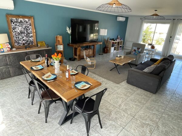 Charny 🔁 Polynesie FR, ile maurice, minorque, majorque, espagne, portugal — Living room — photo 1